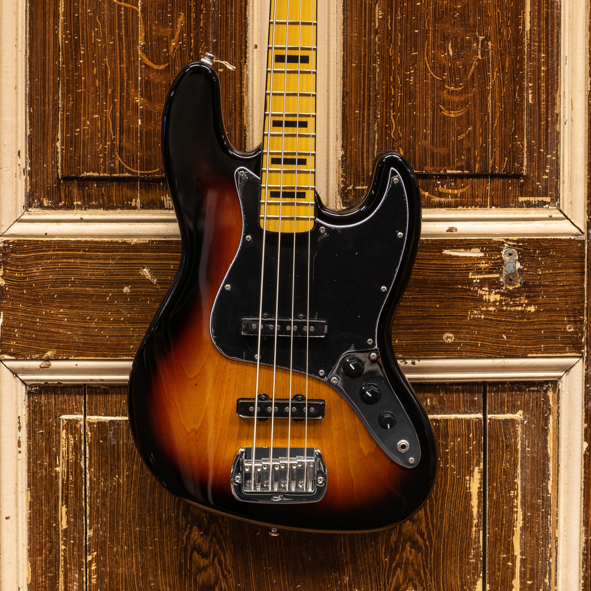 G&L Tribute JB 3 Tone Sunburst Basgitaar